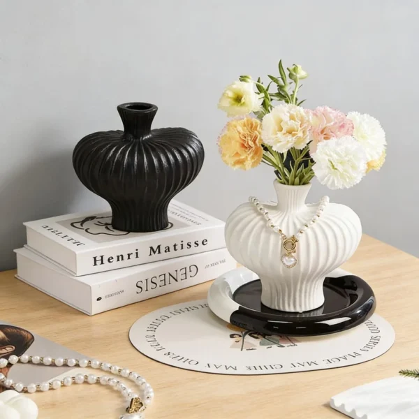Random Retro Ceramics Plastics Vase Unique Artificial Flowers Vase Ceramic Living Room Art Flower Container Desktop Decor